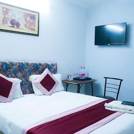 Comodo Satya Niketan Residency Nueva Delhi Exterior foto