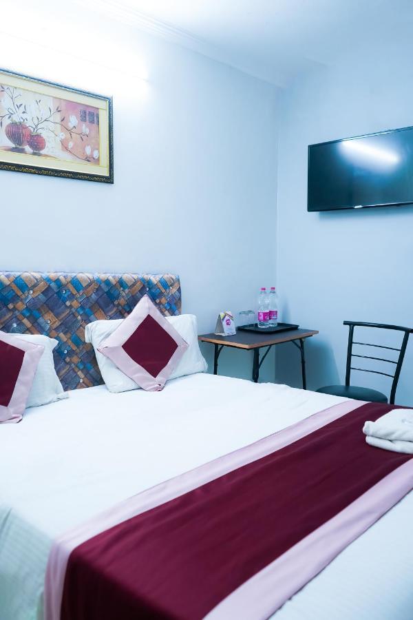 Comodo Satya Niketan Residency Nueva Delhi Exterior foto