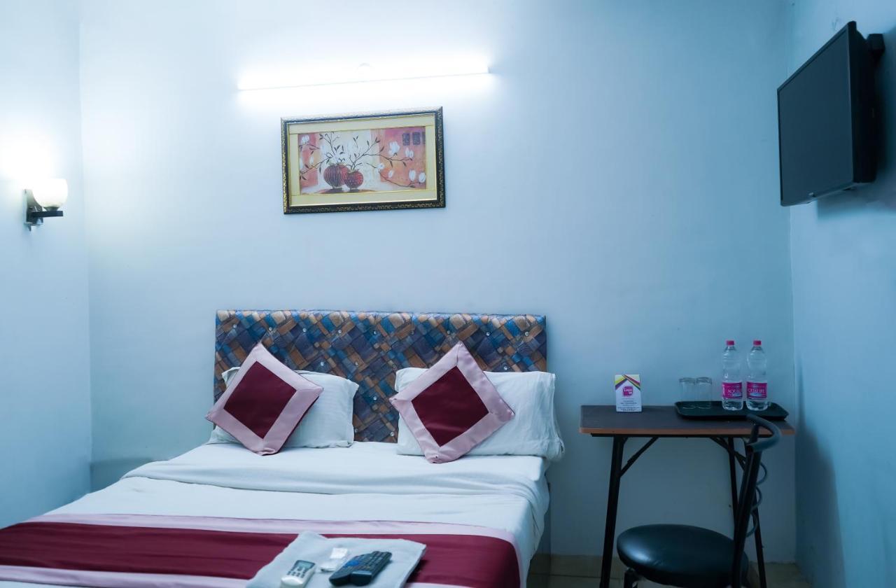 Comodo Satya Niketan Residency Nueva Delhi Exterior foto