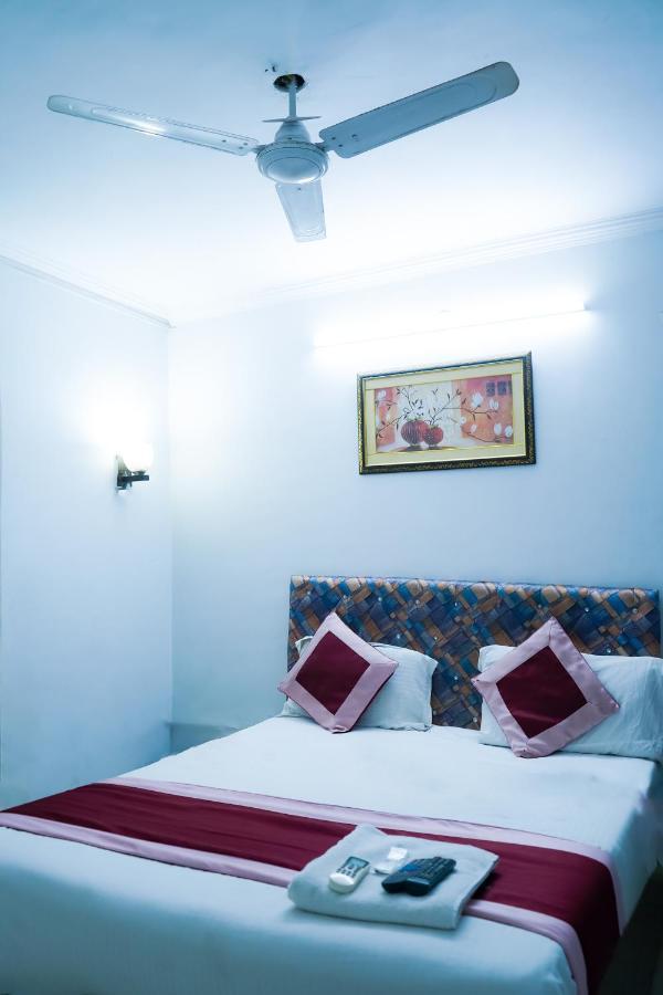 Comodo Satya Niketan Residency Nueva Delhi Exterior foto