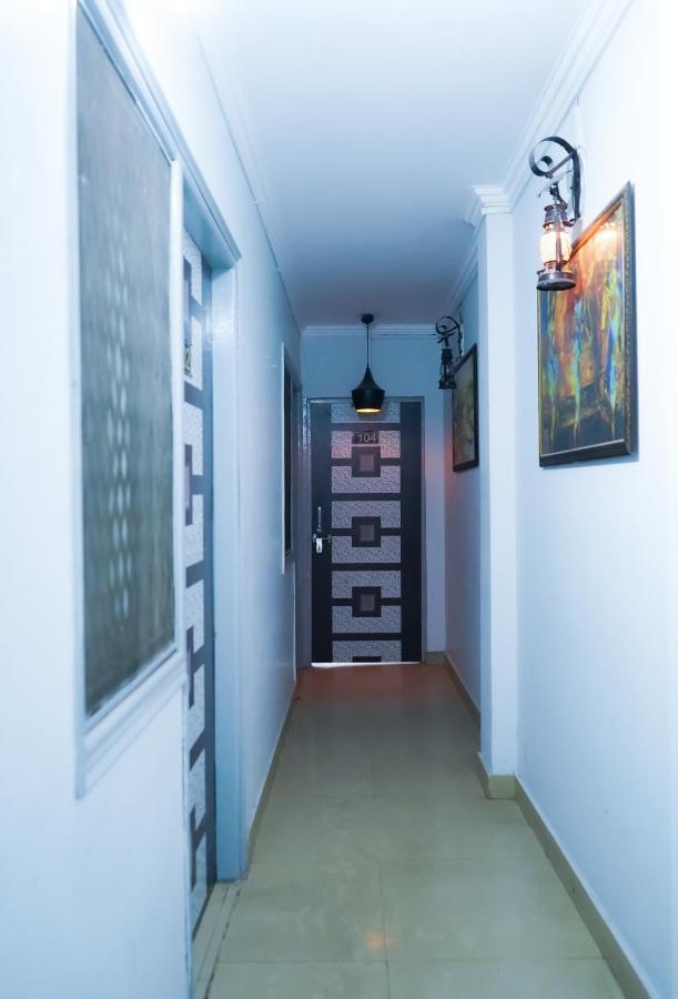 Comodo Satya Niketan Residency Nueva Delhi Exterior foto
